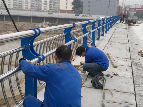 那曲不锈钢河道护栏的特性及其在城市景观中的应用